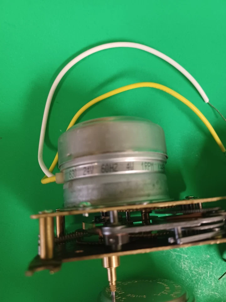 Hanson synchron motor movement, Simplex, American Time 24volt - Image 2 of 4