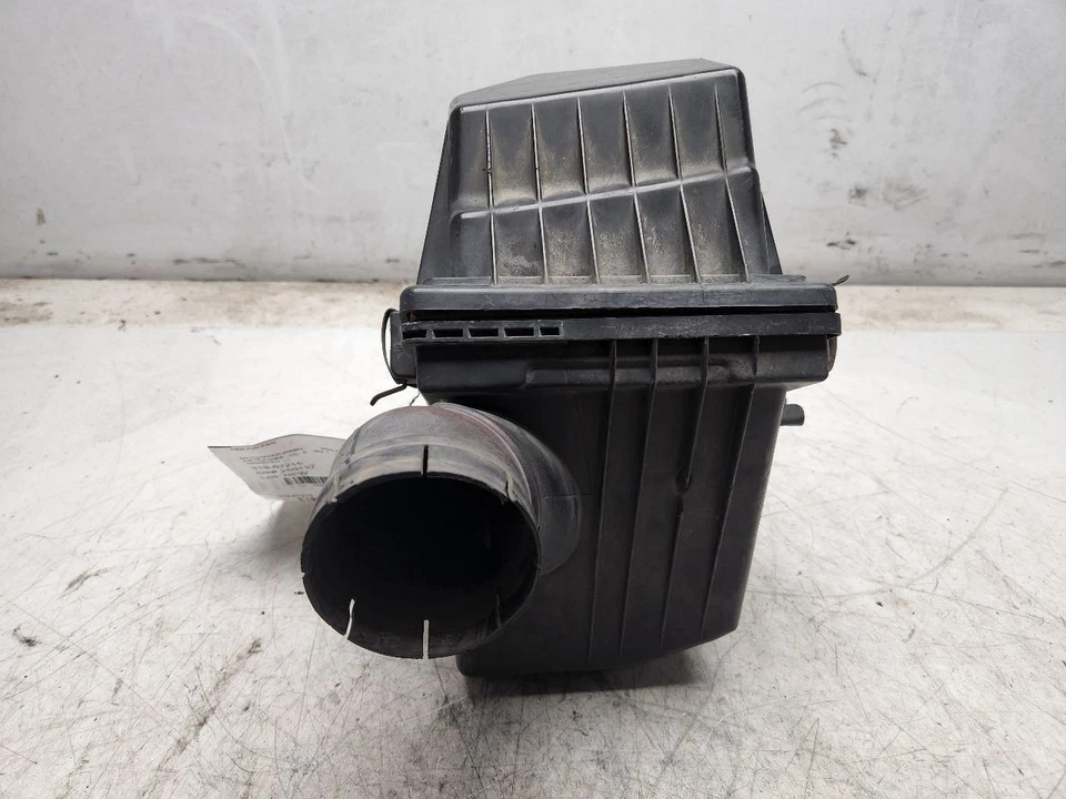 2002 Nissan Frontier From 10/01 Air Cleaner 6 Cylinder OEM 165009Z010 - Image 3 of 4