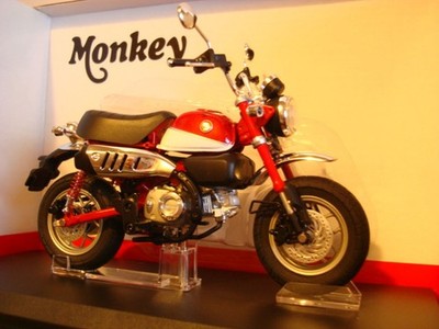 Honda Monkey 125  ROT  -  WEISS AOSHIMA  1:12  Aoshima TOP  !!