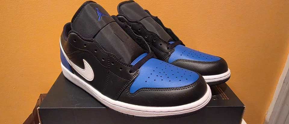 NUEVO AIR JORDAN 1 BAJO Negro/Blanco-Juego Puntera Azul Real 553558-042 Talla 11 Sin Tapa de Caja Foto 4 de 4