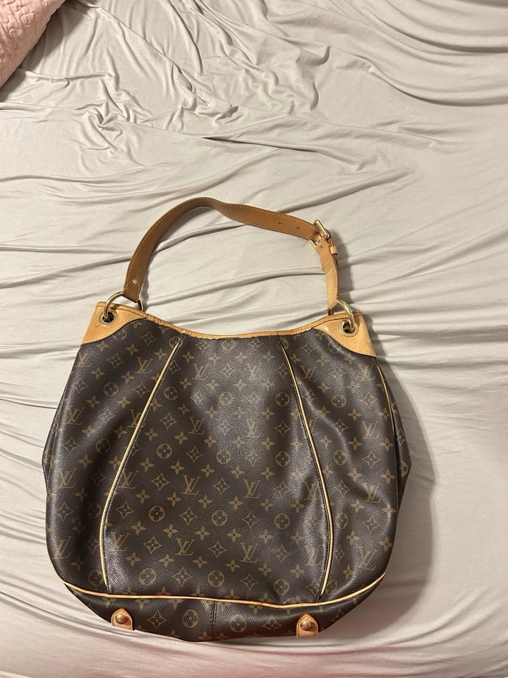 Auténtico Bolso de Hombro Louis Vuitton Galliera GM Monograma Hobo Foto 2 de 4
