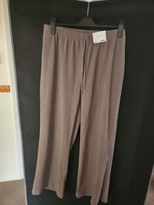 Size 20 BNWT lightweight Loose Trouers. Elasticated Waist From Papaya.