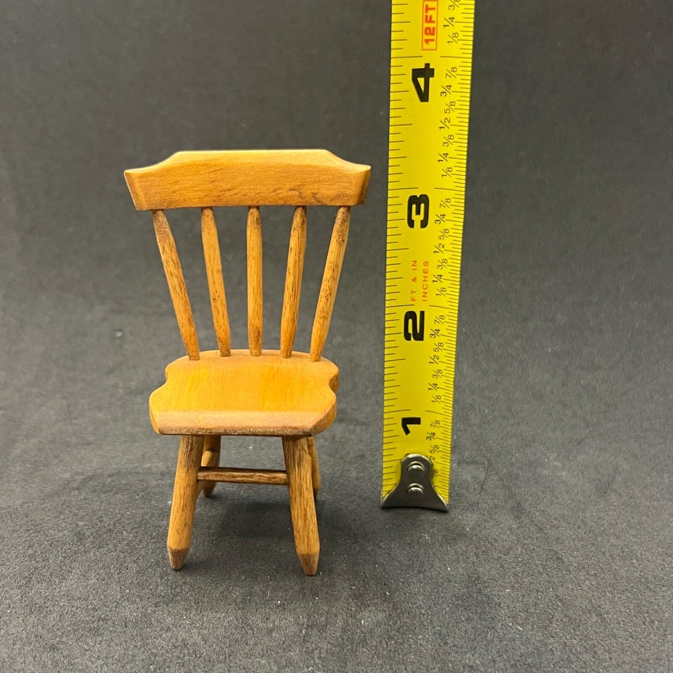 Escritorio de madera miniatura para casa de muñecas 2 cajones y silla marcada JFD Foto 4 de 4