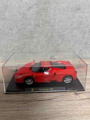 DeAgostini 1/24 Enzo Ferrari 2002 Red Diecast Model Car Display Case Japan JDM