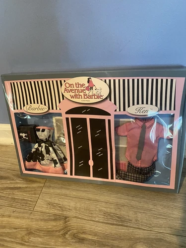 BARBIE ON THE AVENUE CONVENTION 2018 GIFT FASHION SET FOR BARBIE AND KEN