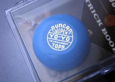ORIGINAL 1955 DUNCAN SUPER YOYO TOURNAMENT TOPS + TRICK BOOK BLUE