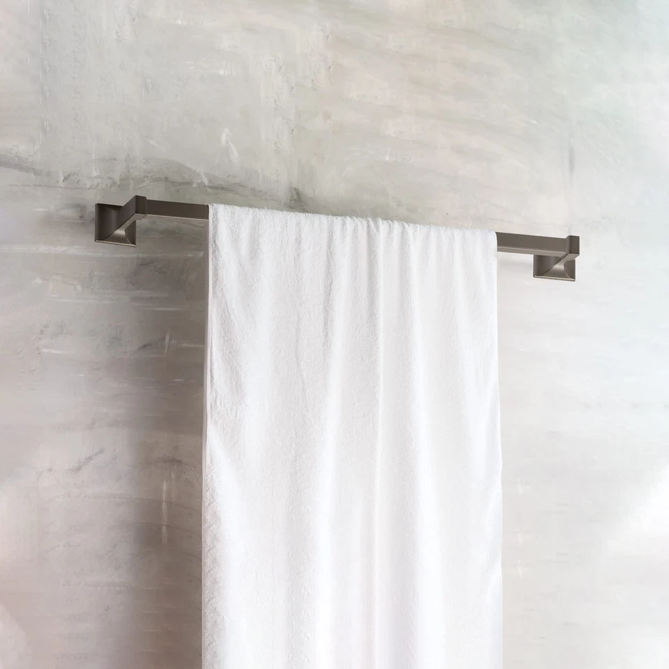 Millbridge 30 pulgadas Toallero en bronce frotado con aceite Foto 4 de 4