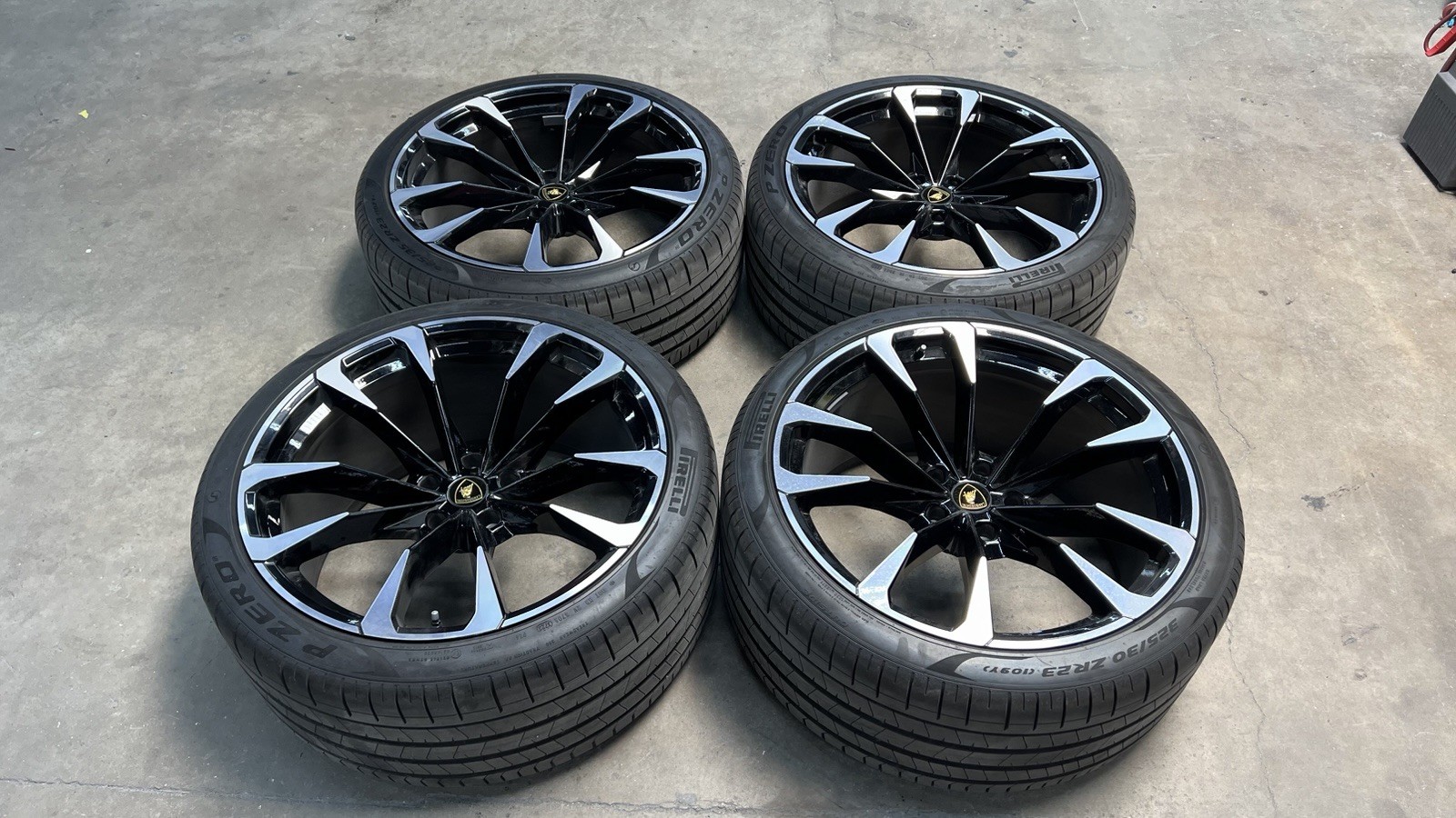 Lamborghini Urus 23” Wheels Rims Black OEM