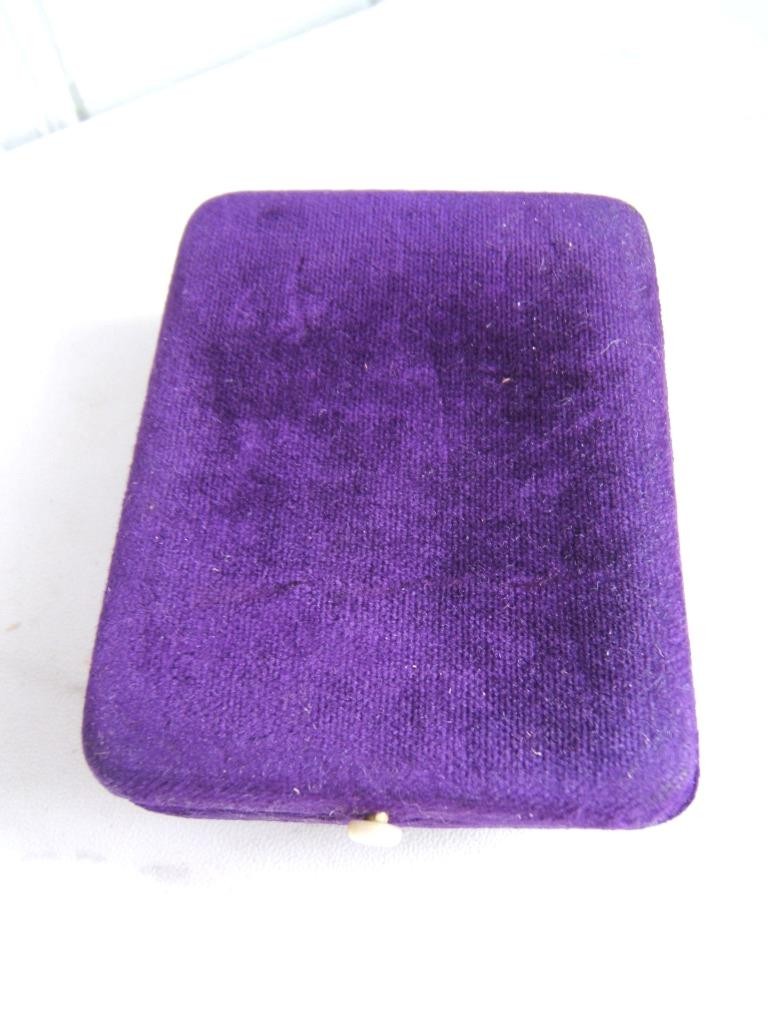 VINTAGE PURPLE VELVET MOP MOTHER OF PEARL BUTTON JEWELRY PRESENTATION CASE
