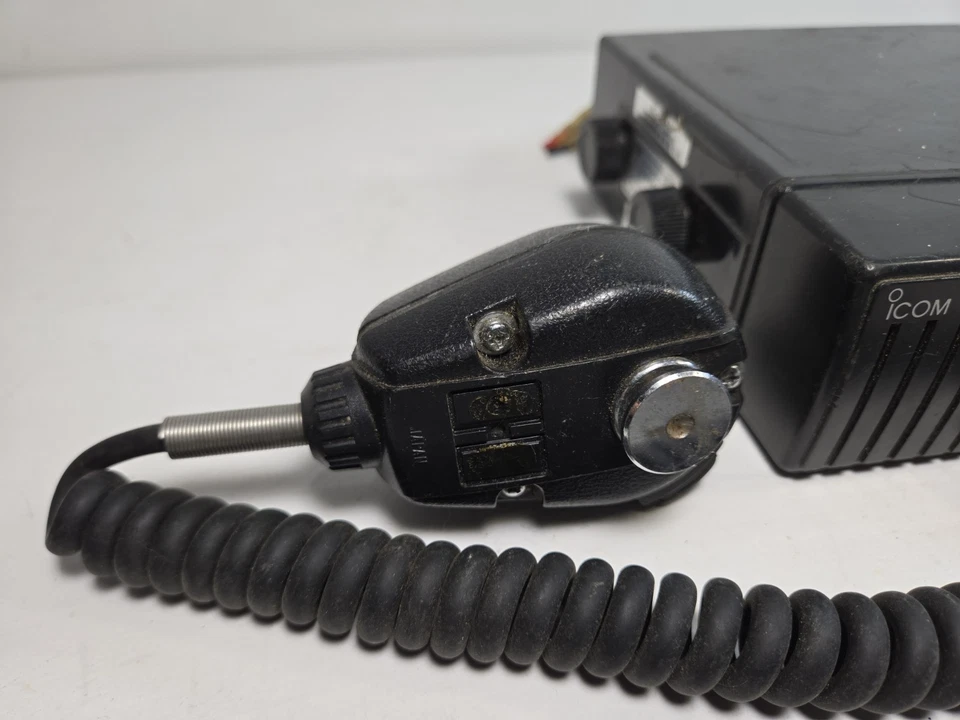 ICOM ic-M57 VHF Marine Transeiver  - Immagine 3 di 4