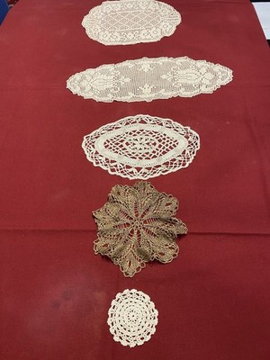 5 Zierdeckchen Häkelgarn Handarbeit ab 1870