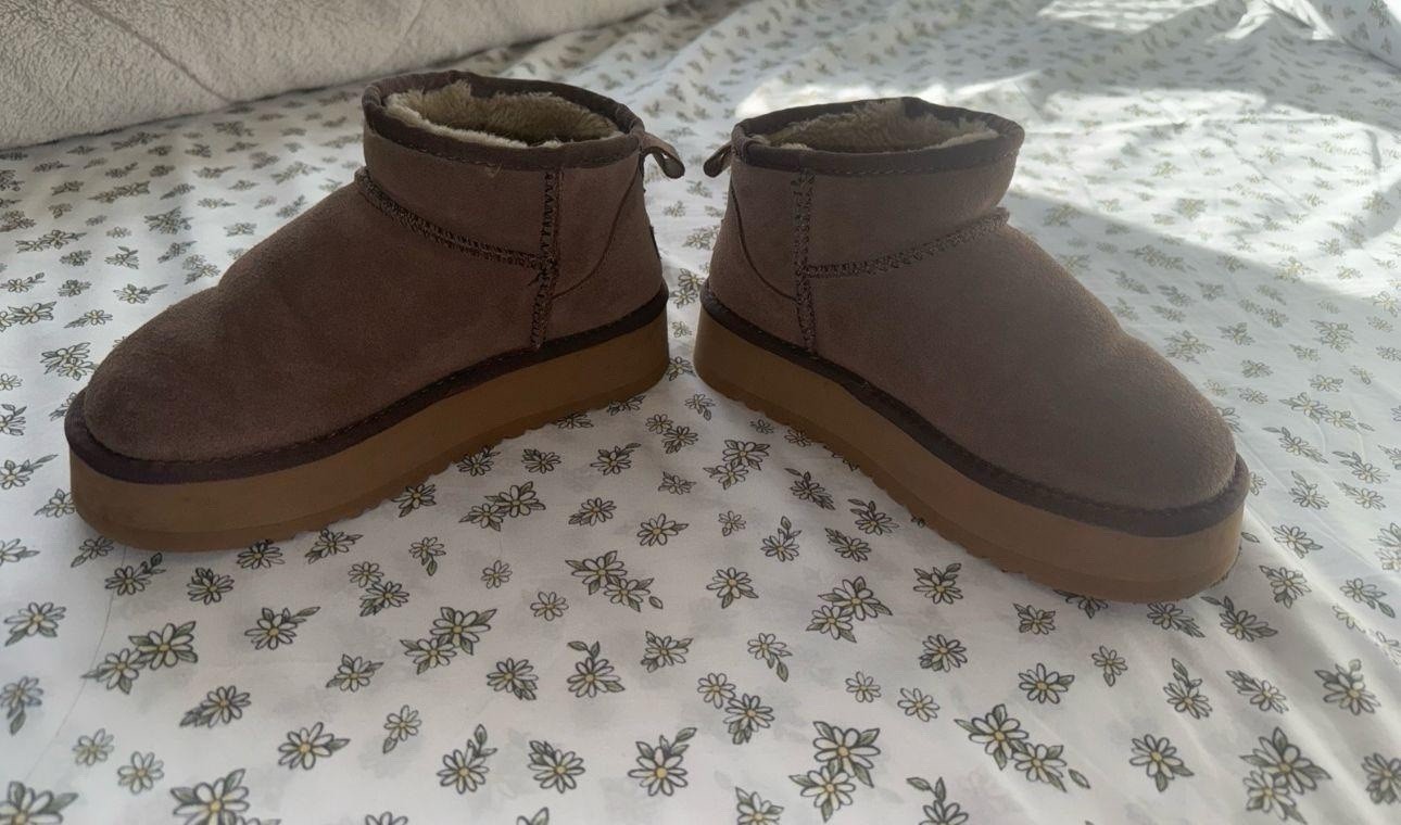 Authentic UGG Shoes Classic Platform Caribou Colo… - image 4