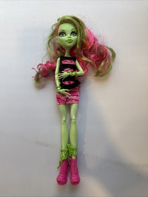 Monster High Venus McFlytrap Coffin Bean Doll 2008