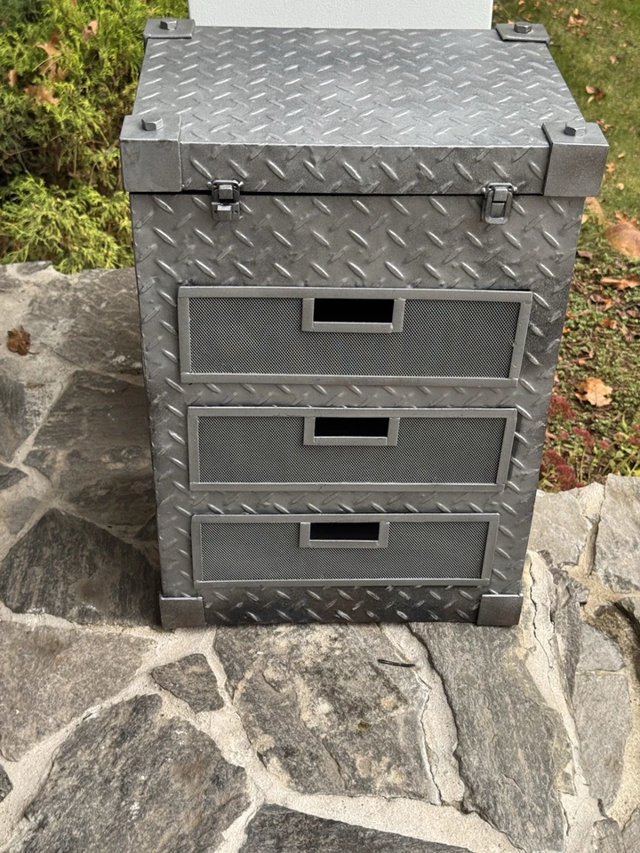 Armario//mesa de acero West Point. Excelente estado. Man Cave! Mesa de noche Foto 2 de 4