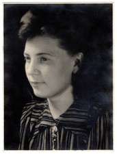 Antikes Porträt 1943 hübsche Frau mit Kette Berlin N.W.21 Silbergelatine Foto