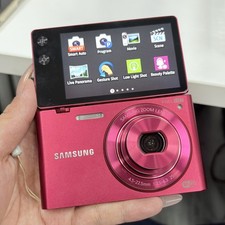 Samsung MV900f Flip-out Vlog Camera 16.3 MP 5x zoom w/Battery SD Card -90 New
