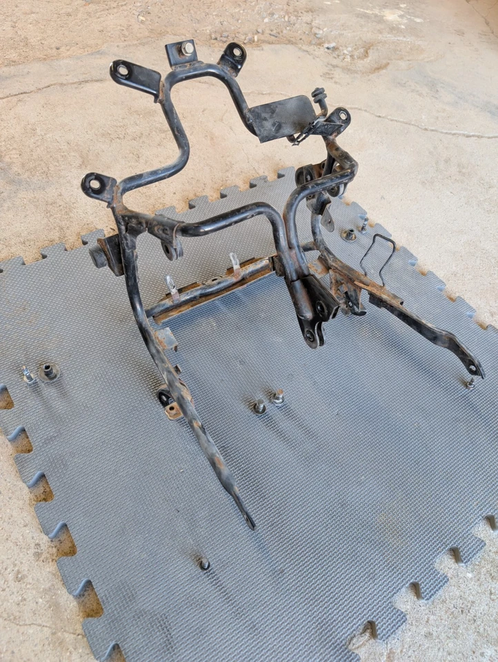 OEM 1984 Honda VF1000F Interceptor Upper Fairing Frame Mount Bracket + Bolts Foto 2 de 4