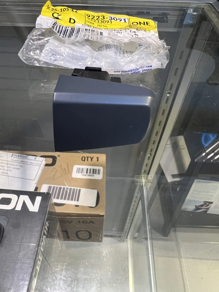 Cubierta de cerradura de manija de puerta exterior genuina GM 92233091 Foto 3 de 4