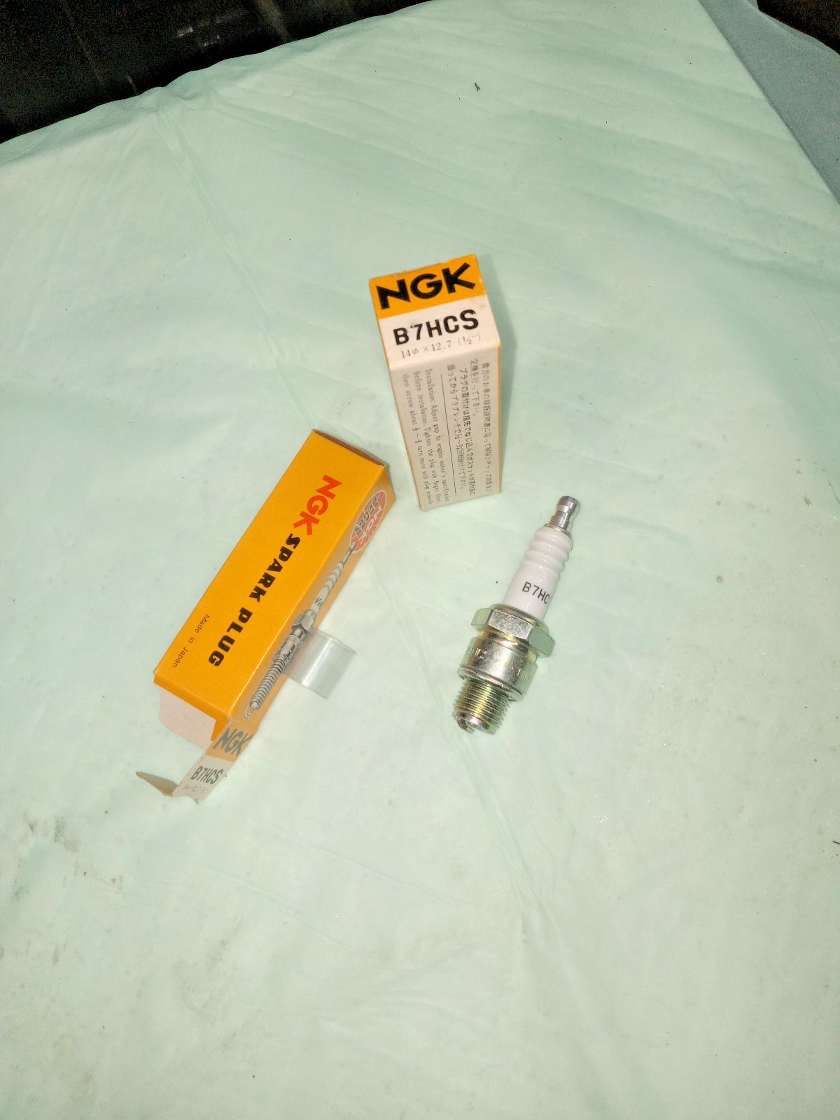NGK B7HCS Spark plug fits BSA A7 500cc 1947-1962   2 NEW SPARK PLUGS   A3193