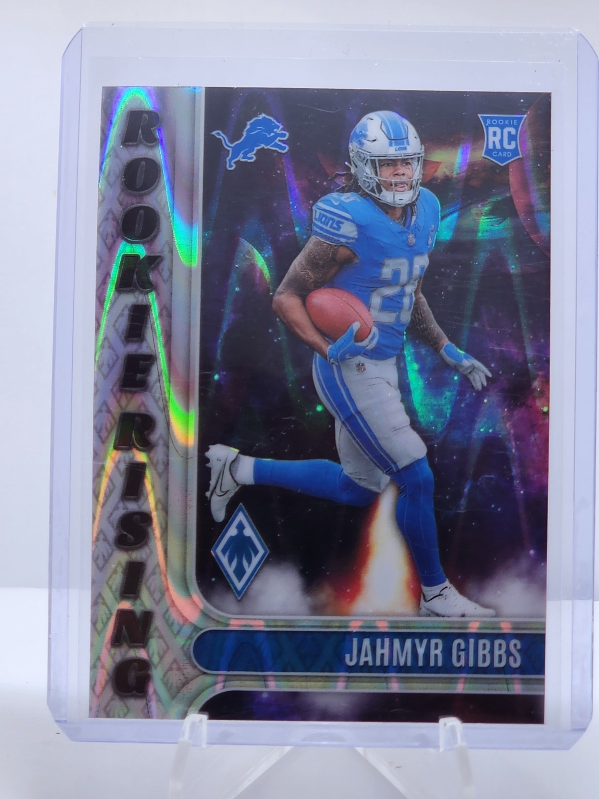 2023 Panini Phoenix - Rookie Rising Jahmyr Gibbs #RIS-8 Silver Seismic (RC)
