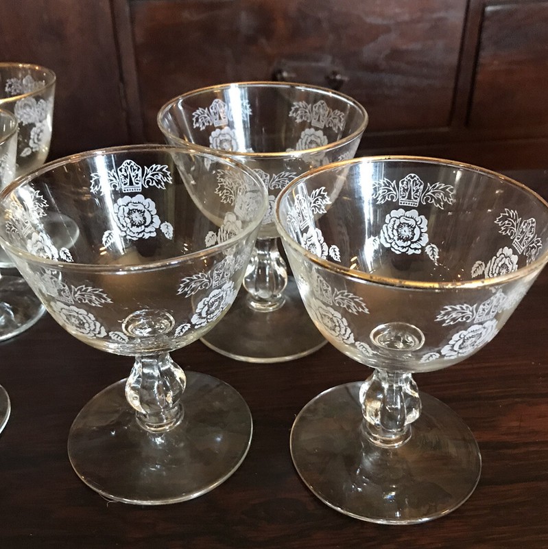 Antique Etched ROSES MID-CENTURY Gold Rim Glasses. Pristine Condition Set Of 4