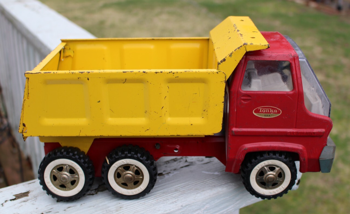 赤いダンプカーと黄色い荷台 Tonka トンカ Vintage Steel Truck Dump Pickup Construction TONKA 1983 RARE ミニカー