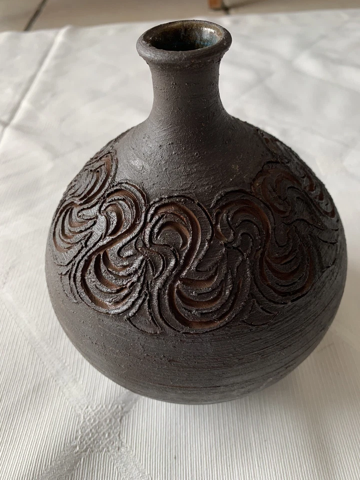 Sehr Schöne Alte Verzierte Tonvase Handarbeit getöpfert braun Höhe 11 cm vintage - Bild 2 von 4