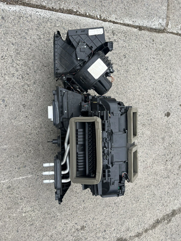 2014-2018 BMW X6M GENUINE FRONT HVAC A/C HEATER BLOWER MOTOR W/HOUSING DUCT OEM - Image 3 of 4