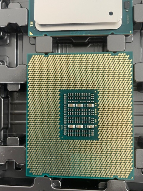 Intel Xeon E-2288G ES QQM5 3.1GHz 16MB 8Cores LGA 1151 CPU Processor Intel Xeon E-2288G ES QQM5 3.1GHz 16MB 8Cores LGA 1151 CPU Processor