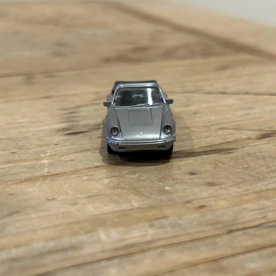 Coche miniatura de juguete vintage Wiking Porsche 911C 1:87 plateado convertible Foto 2 de 4