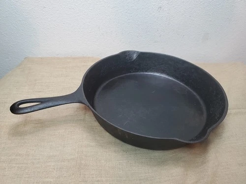 Vtg Griswold No. 9 Cast Iron Skillet 710H Dual Spouts Seasoned Farmhouse Cooking