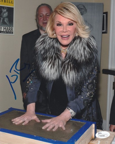 JOAN RIVERS SIGNED 8X10 PHOTO W/EXACT PROOF JSA AUTHENTICATION 