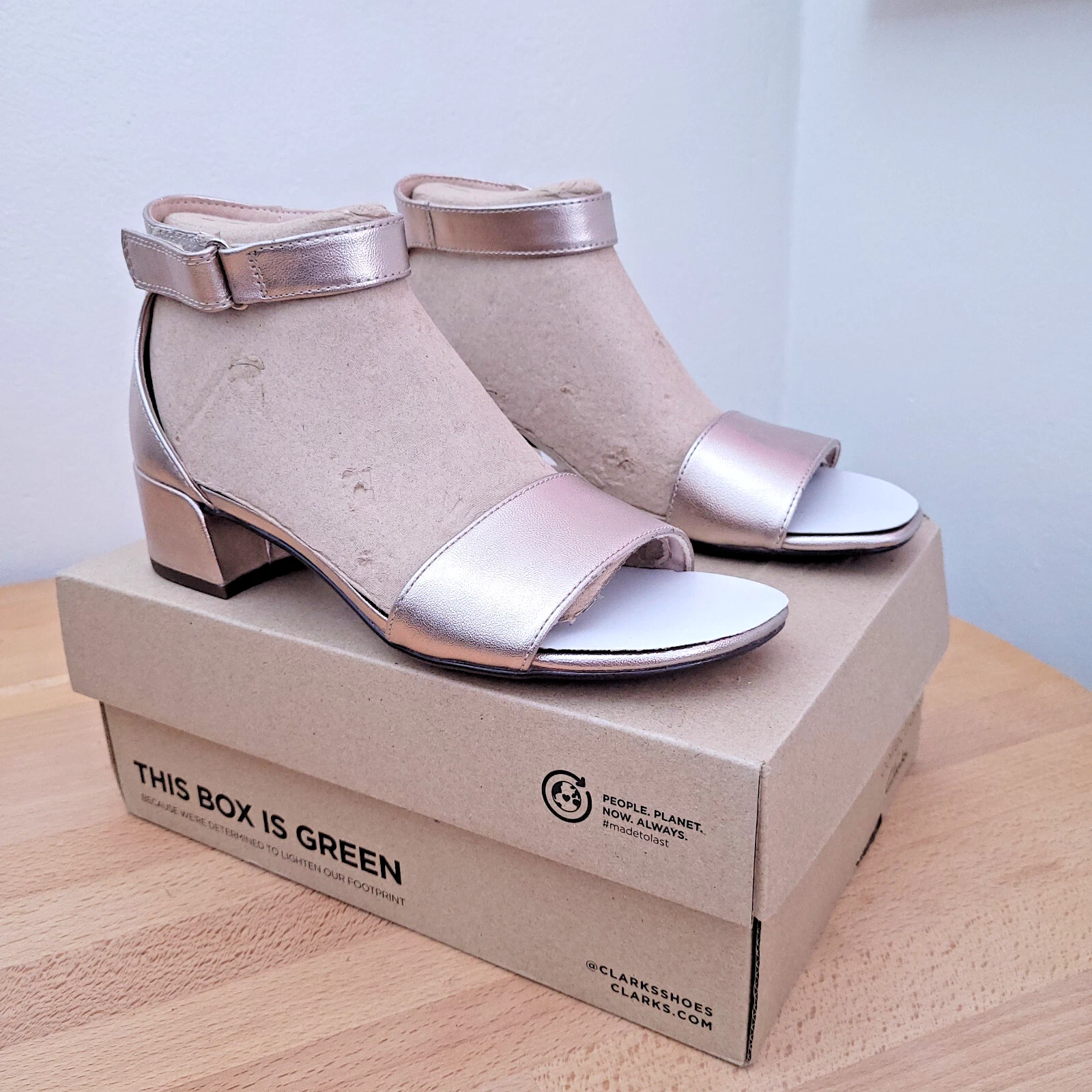 Clarks Caroleigh Anya sandali metallizzati cinturino alla caviglia tacco a blocco donna 7 5 M