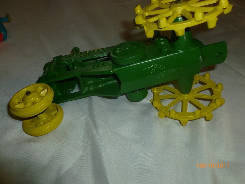 Vintage 1/16 John Deere General Purpose GP Wide Tractor 2 Cylinder #1875  Driver - Image 4 of 4