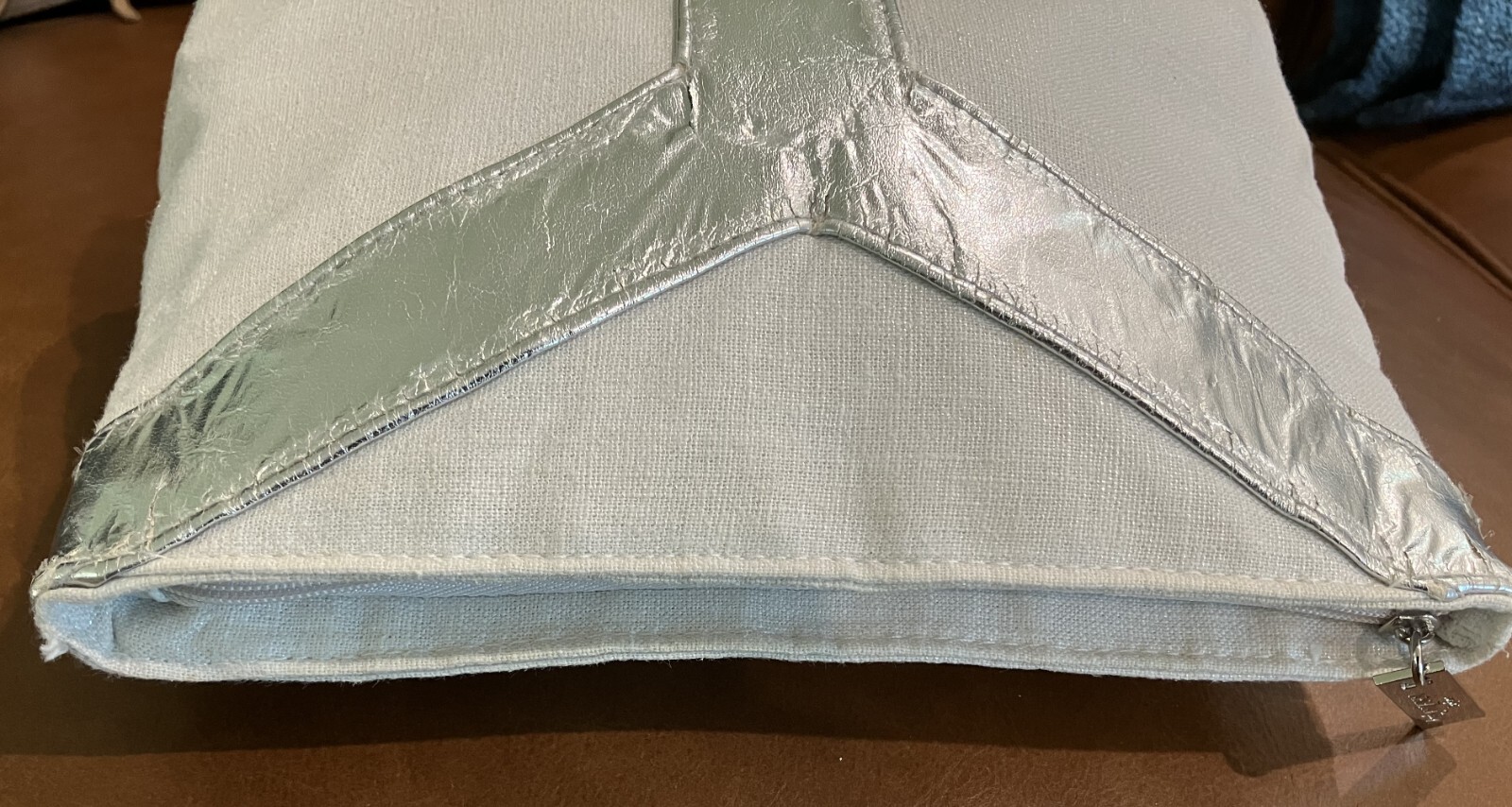 Borsa da sera Yves Saint Laurent in lino bianco avorio con cerniera