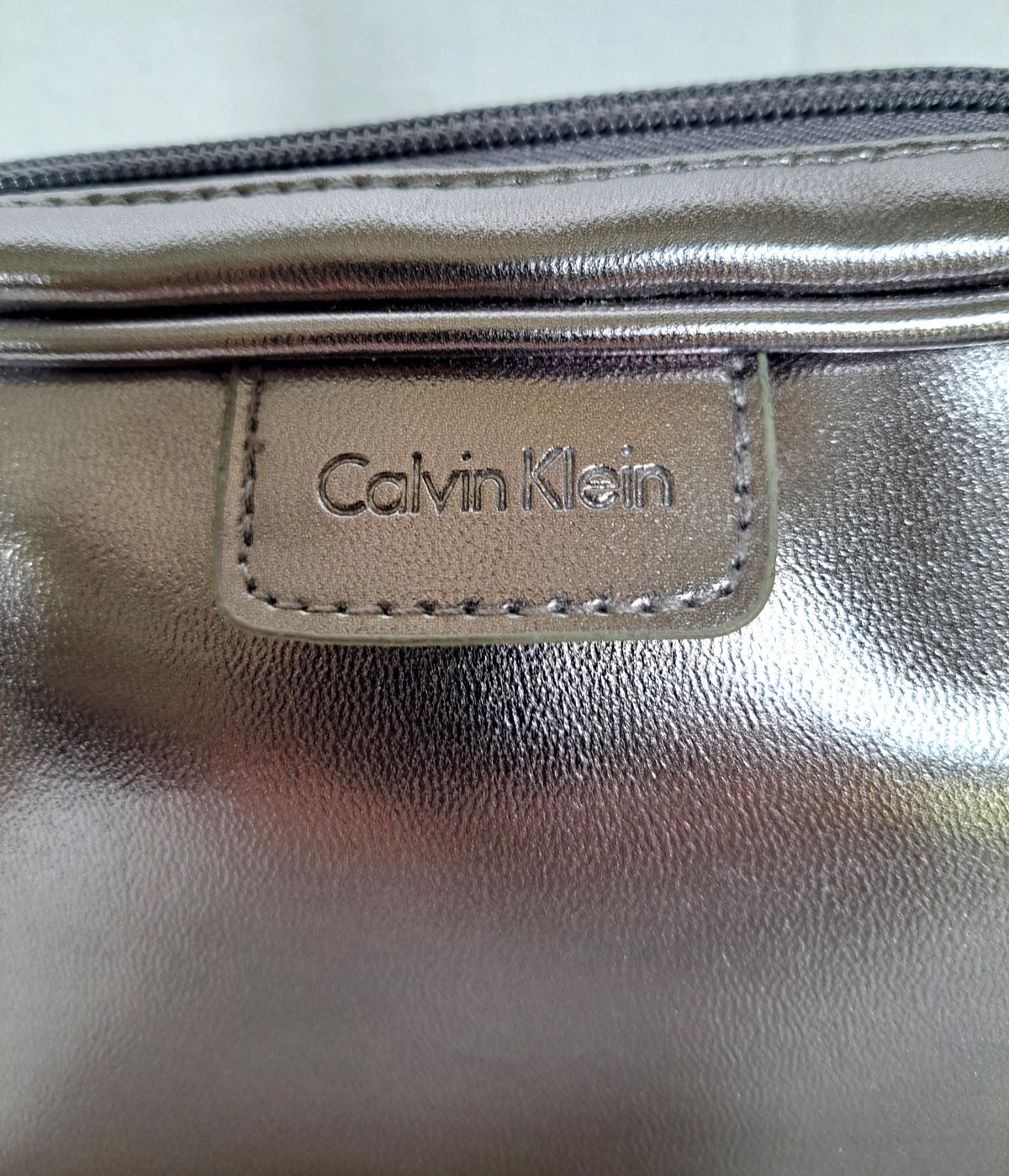 COSMETICS BAG ZIPPERED TOILETRIES CASE VINYL MAKEUP VINYL CALVIN KLEIN NEW thumbnail 2