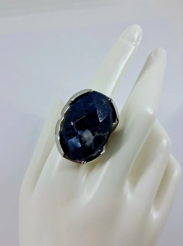 Anello in argento 925 rodiato con splendido lapislazzulo centrale sfaccettato - Immagine 3 di 4