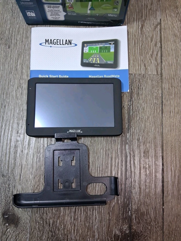Magellan RoadMate 5635T-LM GPS Navigator Portable No Cords Included - Image 3 of 4