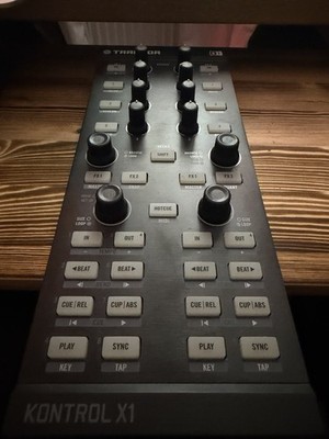 Native Instruments Traktor Kontrol X1 MK1 - DJ - Controller