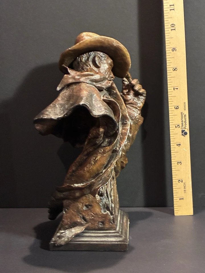 Escultura em resina fundida Against The Wind Stephen Herrera - Imagem 3 de 4