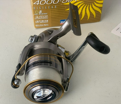 Moulinet De Pêche Daiwa Sportline MG 4000 Vintage - Mer - Bon État D'Usage - Fabriqué Au Japon