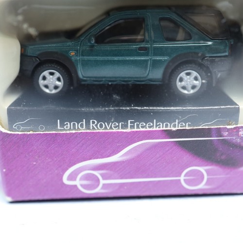 NUEVO Colección de Coches Beetle Tapa Rígida Porsche Spyder y Land Rover Freelander Set - Imagen 11 de 11