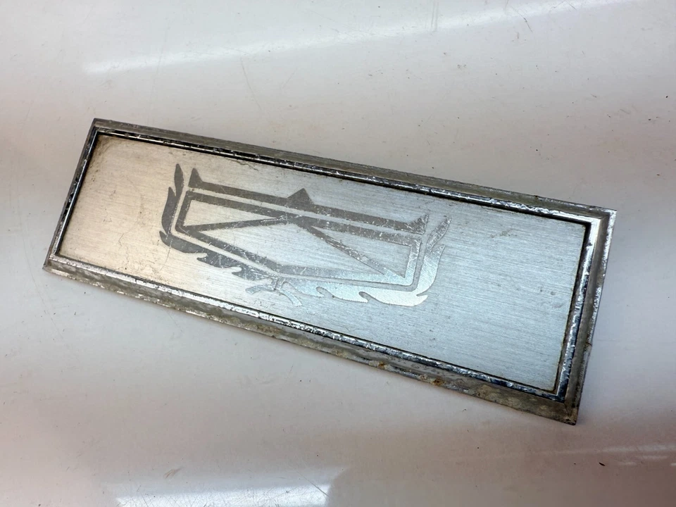 OEM 1977 - 1979 Ford LTD II Interior Door Panel Emblem D70B-65208A04-BA B32-233 - Image 4 of 4