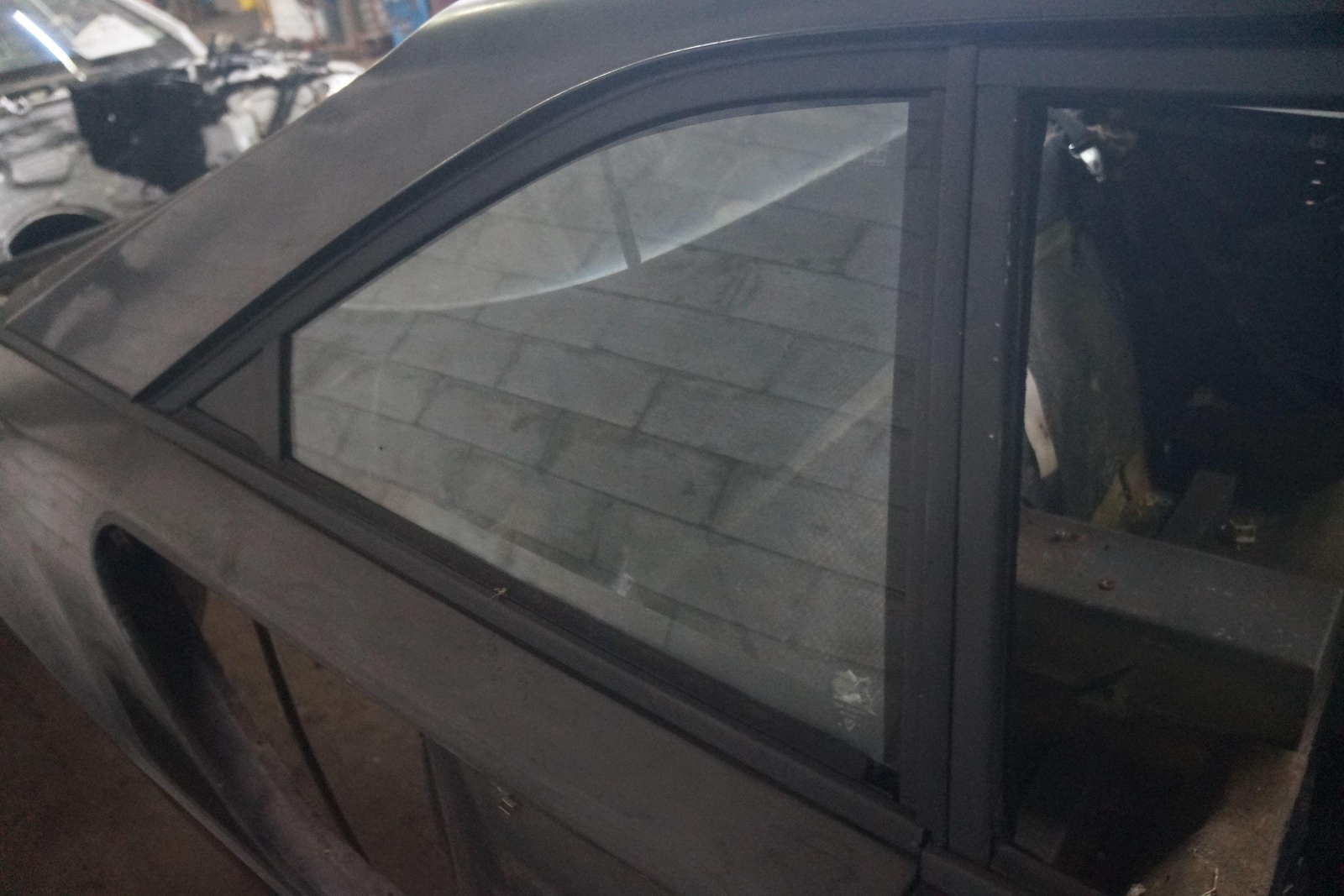 Rear Right Passenger Quarter Panel Window Glass 60637500 Ferrari Mondial 8 1982