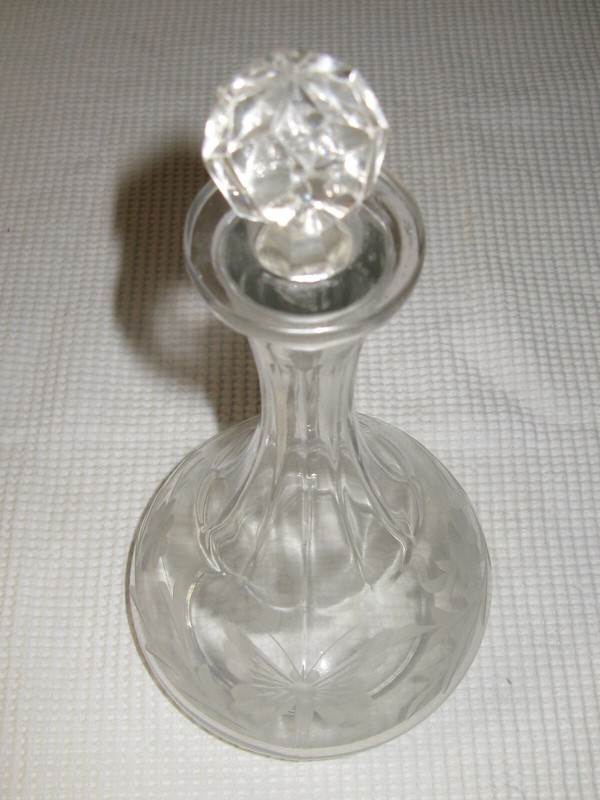 Vintage Etched Glass Decanter Bottle Crystal Stopper Elegant Butterfly Design 11