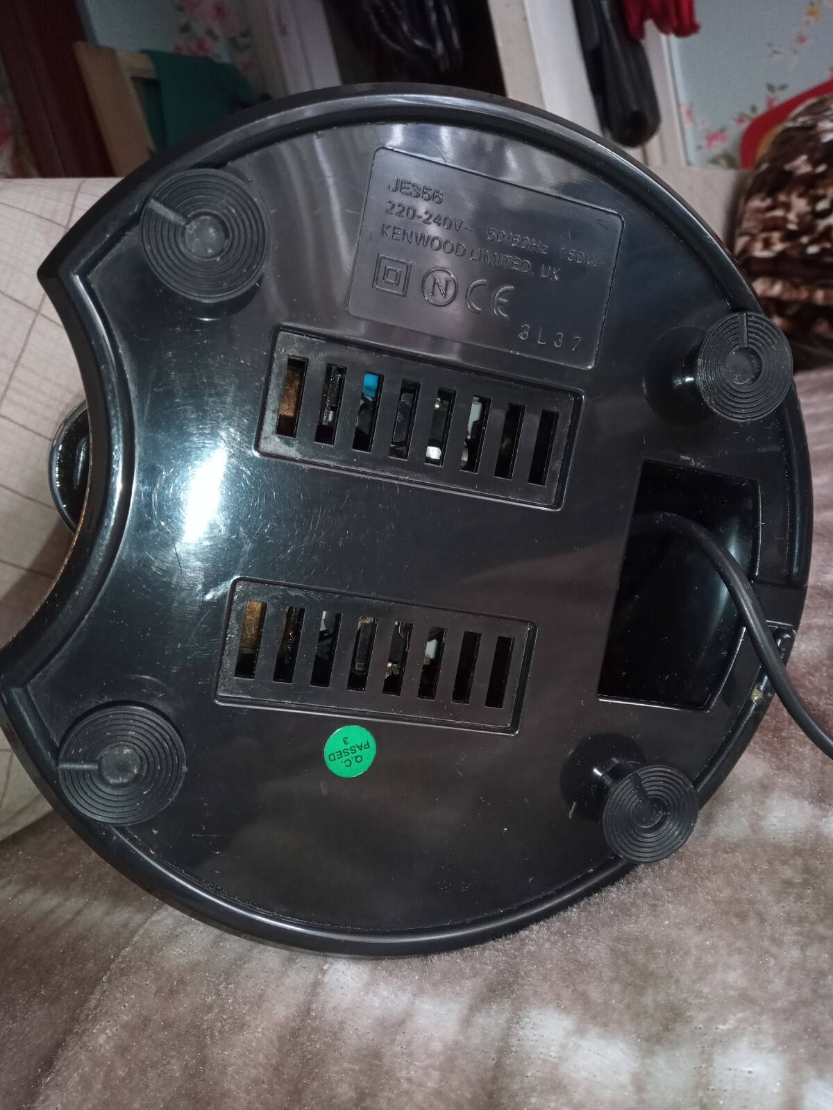 NICE KENWOOD JE356 FRUIT/VEGETABLE JUICER IN CHROME,0.4ltr,NO JUG OR