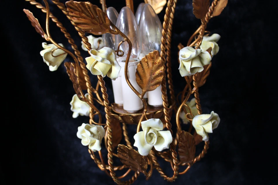 Lámpara de araña vintage italiana de mediados de siglo jaula metal dorado porcelana flores Foto 4 de 4