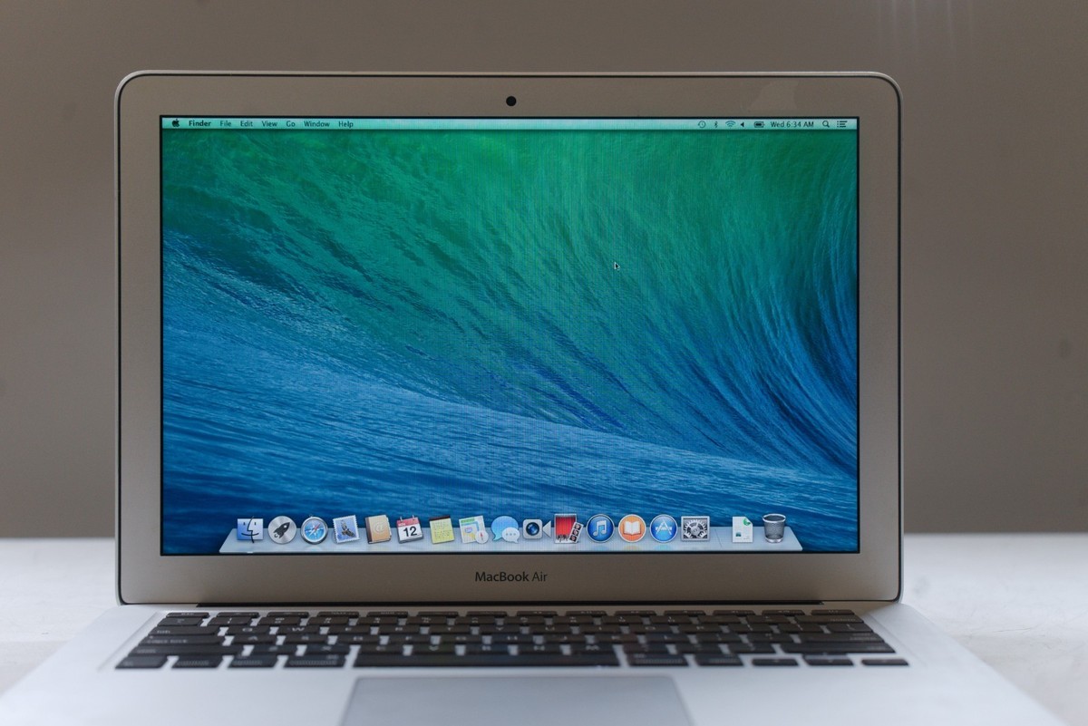 APPLE MACBOOK AIR A1466 128GB 8GB i5 1.3 GHz HD GRAPHICS 5000
