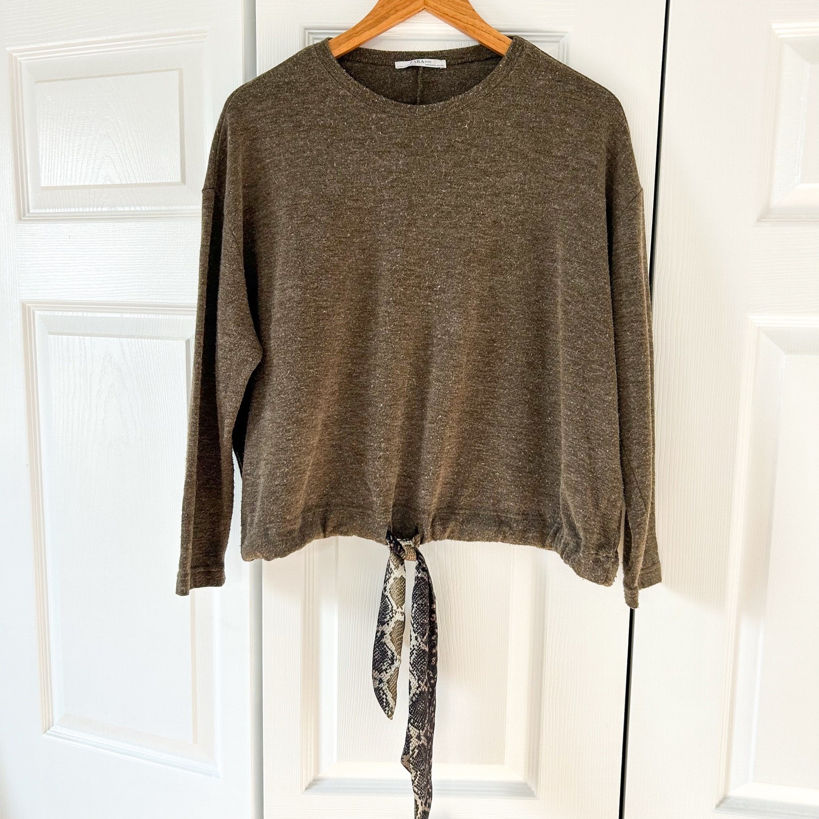 ZARA Basic Olive Green Tie Hem Sweater Snake Print Scarf Detail Size Medium thumbnail 2