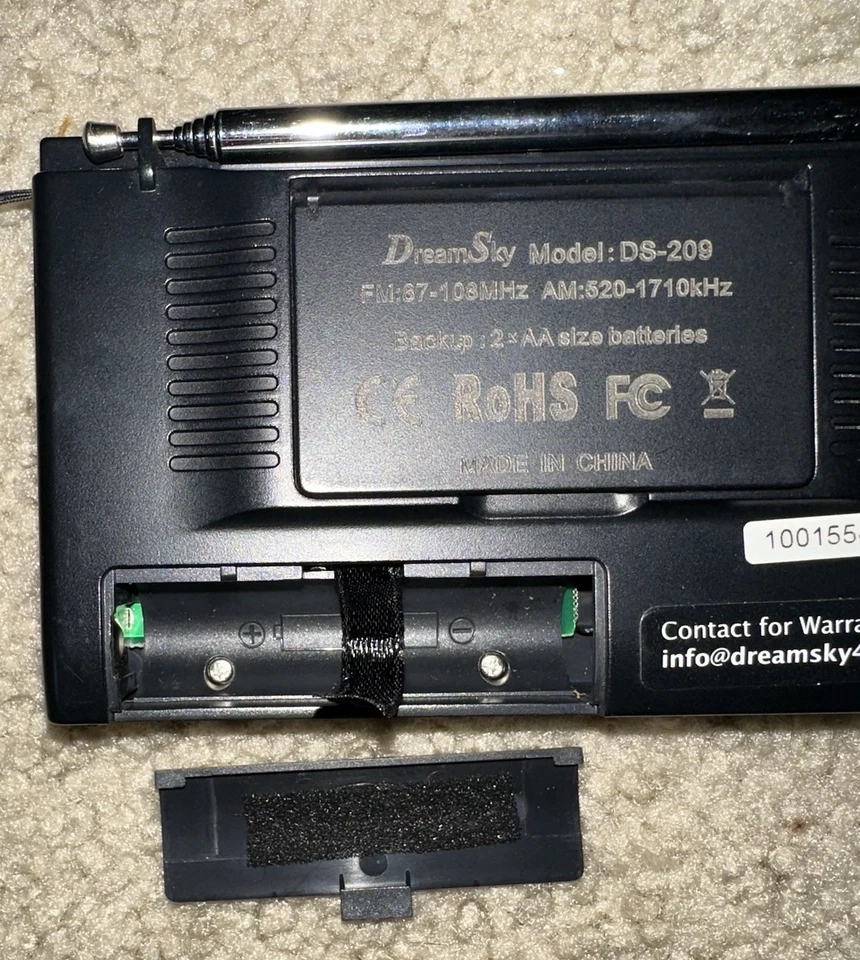 Radio/reloj despertador portátil DreamSky DS-209 AM/FM Foto 3 de 3